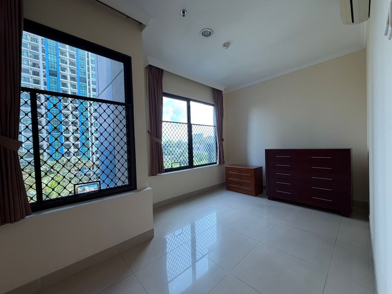 DIJUAL APT 4BR lantai 6, Pool View, di HAMPTON'S PARK, PONDOK INDAH