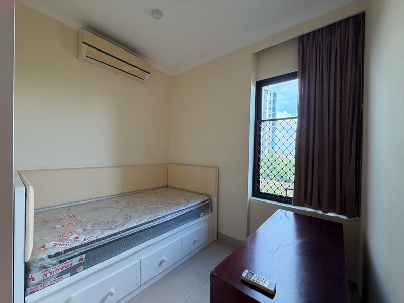 DIJUAL APT 4BR lantai 6, Pool View, di HAMPTON'S PARK, PONDOK INDAH