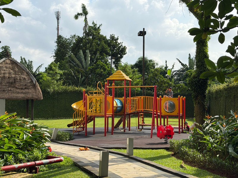 DIJUAL APT 4BR lantai 6, Pool View, di HAMPTON'S PARK, PONDOK INDAH