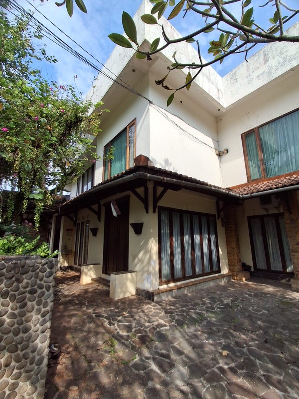 Dijual Rumah Lokasi Strategis Di Jl. Rajawali, Bintaro Jaya Sektor 9, Jakarta Selatan