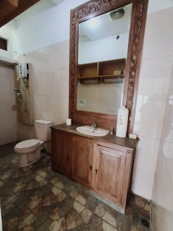 Dijual Rumah Lokasi Strategis Di Jl. Rajawali, Bintaro Jaya Sektor 9, Jakarta Selatan