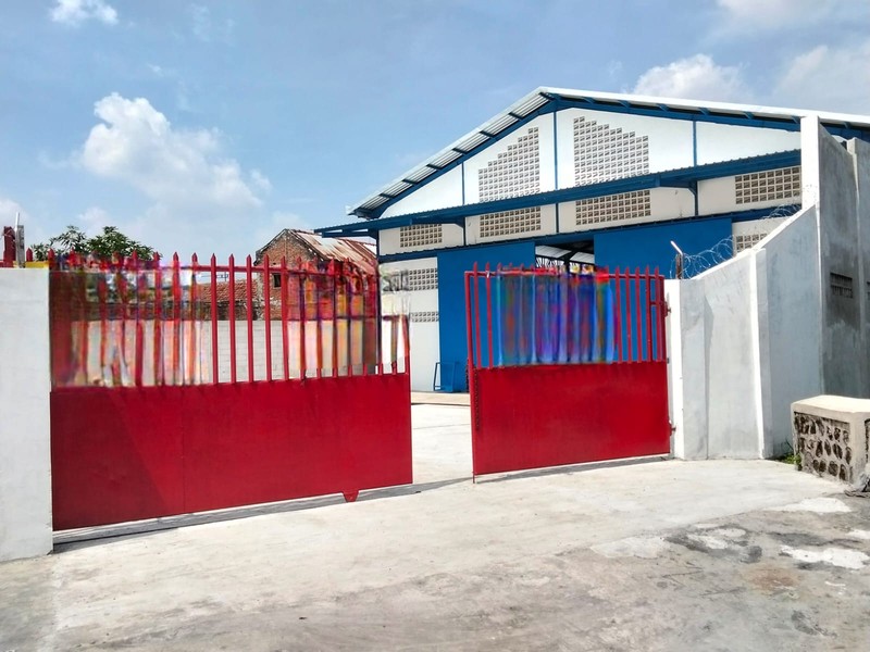 Disewakan 3277 M2 Gudang Baru Lingkar Timur Sidoarjo - Pergudangan Platinum Garden - Akses Truk Kontainer - Kondisi Baru Gress Siap Pakai - Ada Halaman Parkiran Luas, Ruang Tidur, Ruang, Cuci , Ruang 