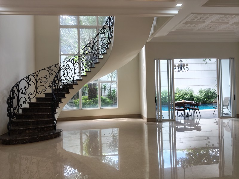 Rumah Mewah, Bangunan Baru di Pondok Indah