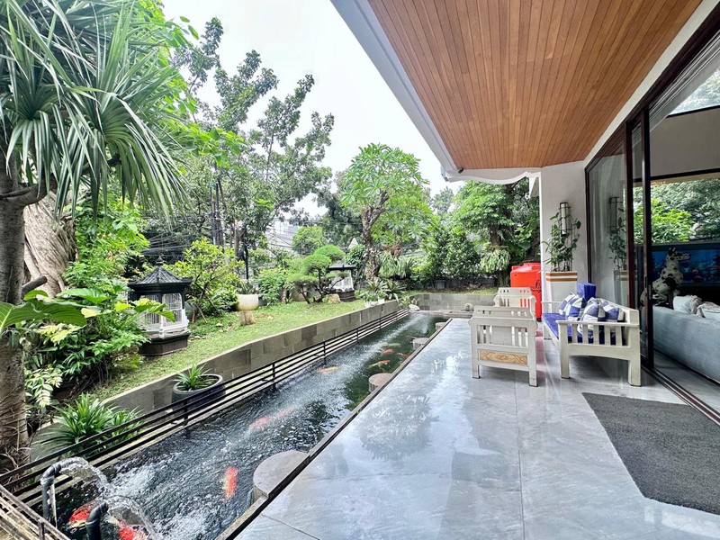 Dijual rumah mewah area kebayoran baru