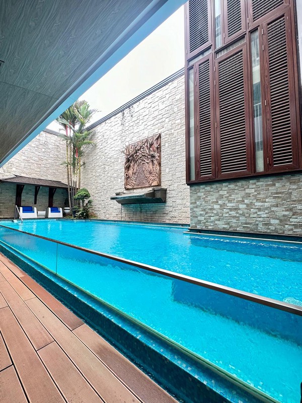 Dijual rumah mewah area kebayoran baru