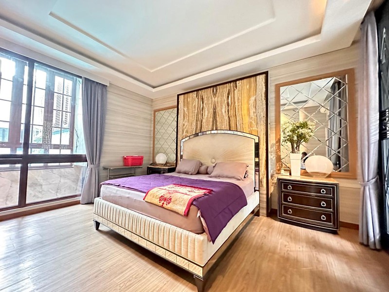 Dijual rumah mewah area kebayoran baru