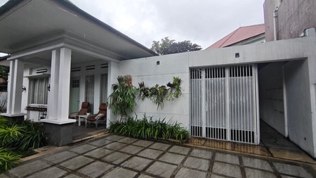  DI JUAL RUMAH NYAMAN & ASRI, LOKASI STRATEGIS TERLETAK DI TENGAH KOTA