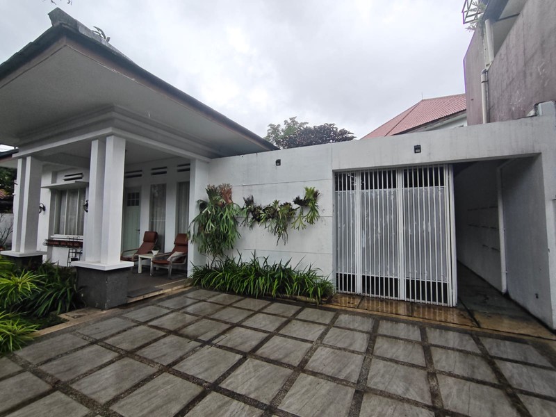  DI JUAL RUMAH NYAMAN & ASRI, LOKASI STRATEGIS TERLETAK DI TENGAH KOTA