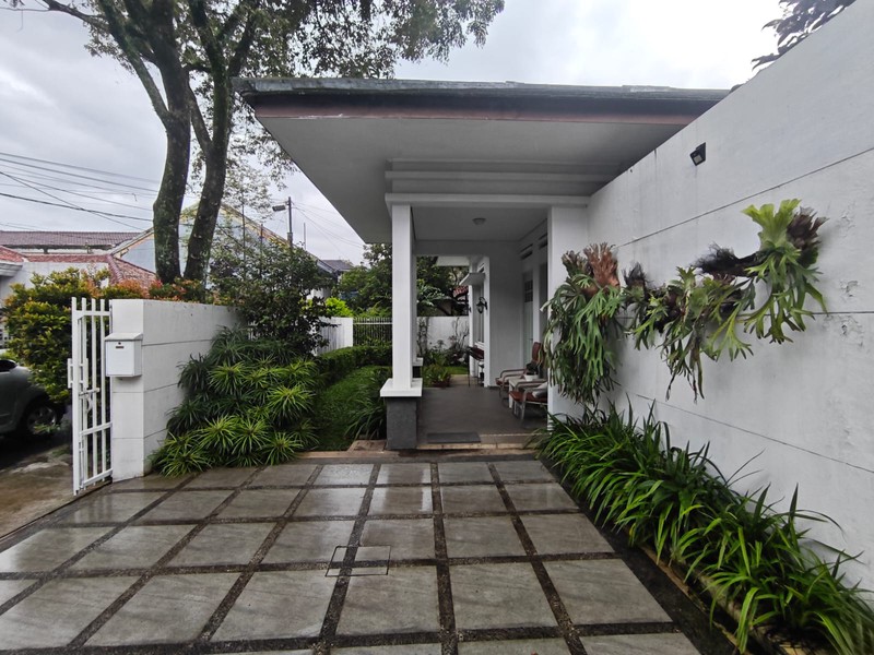  DI JUAL RUMAH NYAMAN & ASRI, LOKASI STRATEGIS TERLETAK DI TENGAH KOTA