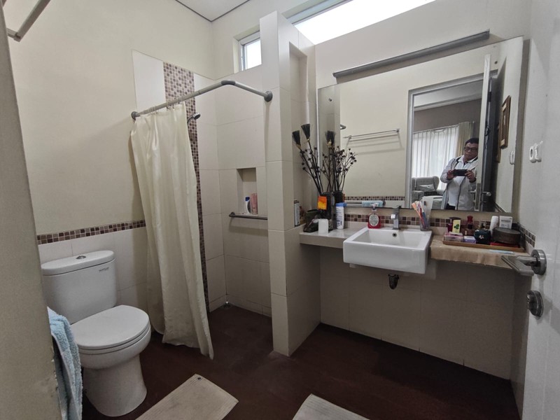  DI JUAL RUMAH NYAMAN & ASRI, LOKASI STRATEGIS TERLETAK DI TENGAH KOTA