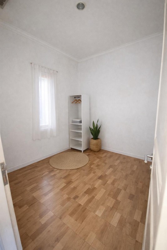 Rumah dekat sektor 2 Bintaro dan st kereta Pd Ranji, untuk kost kostan cocok....