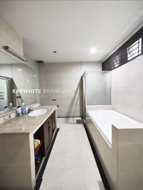 Rumah Dalam Compound Lingkungan Tenang Area Cipete