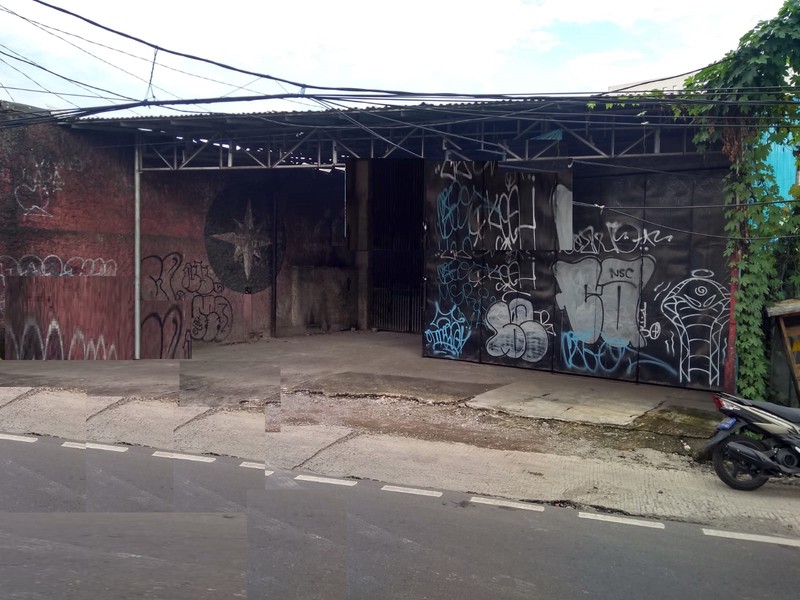 Ruang Usaha letaknya di Jalan Utama Petukangan 