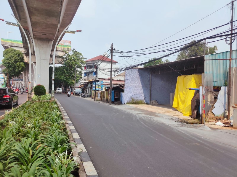 Ruang Usaha letaknya di Jalan Utama Petukangan 