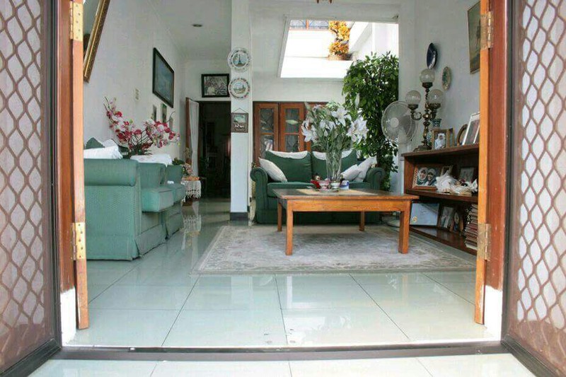 Rumah nyaman dengan HARGA YANG MENARIK ( Di bawah harga Pasar ) di lokasi yang SANGAT STRATEGIS