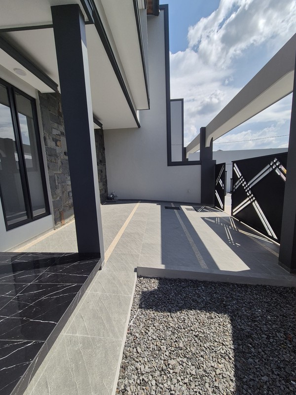 RUMAH BARU GRESS HOT MODERN MINIMALIS  SUTOREJO PRIMA, SURABAYA TIMUR