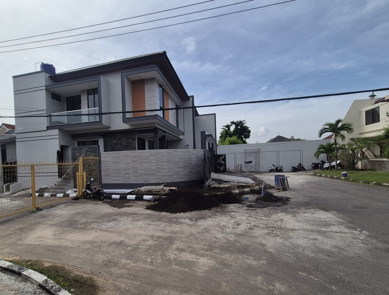 RUMAH BARU GRESS HOT MODERN MINIMALIS  SUTOREJO PRIMA, SURABAYA TIMUR