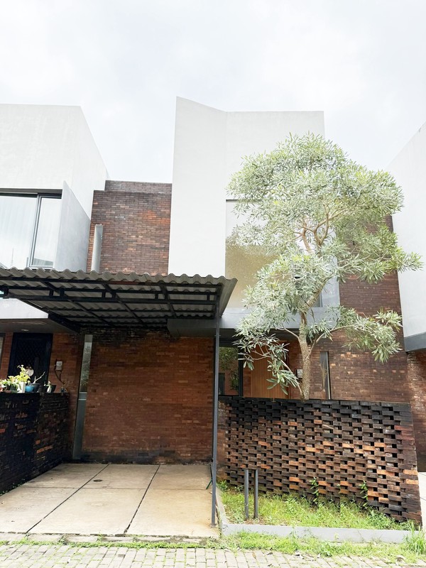 Rumah Minimalis, Bagus, siap huni, 2 lantai, lokasi strategis di Joglo