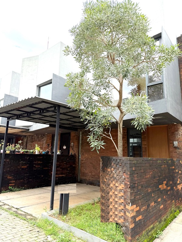 Rumah Minimalis, Bagus, siap huni, 2 lantai, lokasi strategis di Joglo