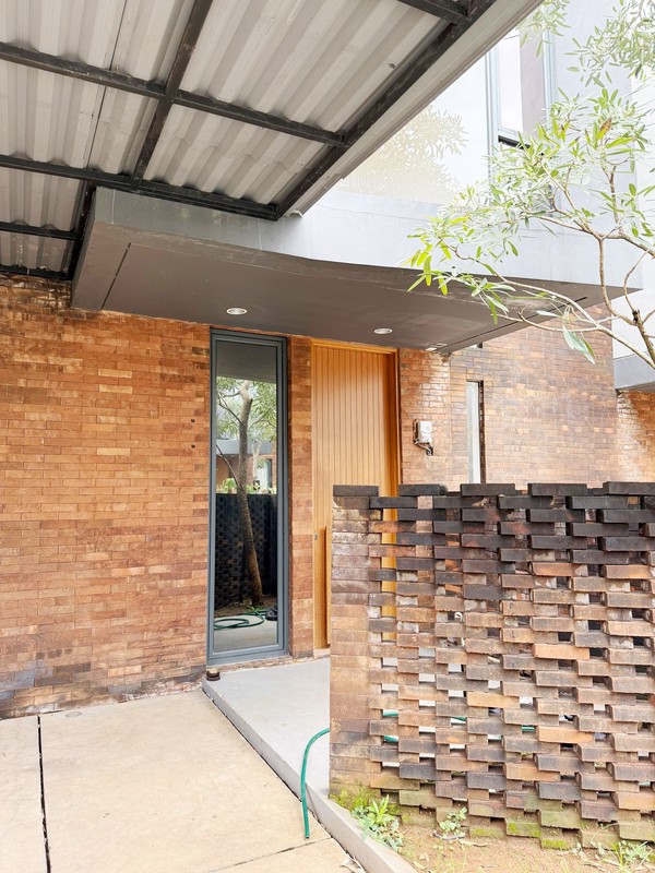 Rumah Minimalis, Bagus, siap huni, 2 lantai, lokasi strategis di Joglo