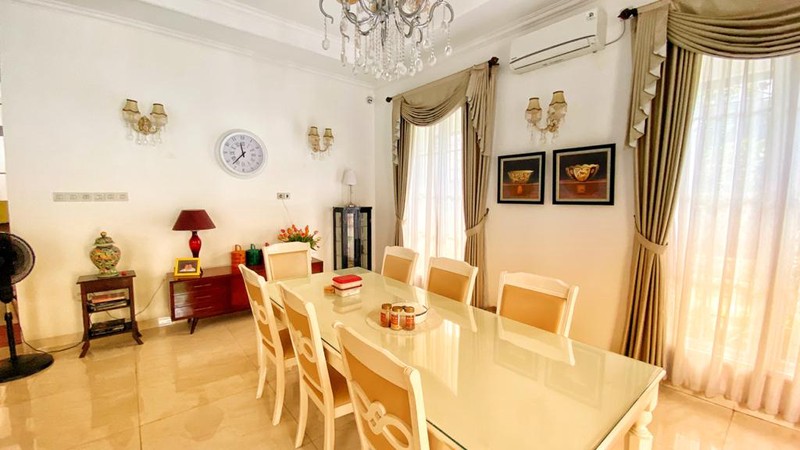 DI JUAL RUMAH MEWAH DI LARANGAN, TANGERANG KOTA