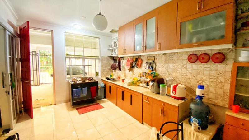 DI JUAL RUMAH MEWAH DI LARANGAN, TANGERANG KOTA