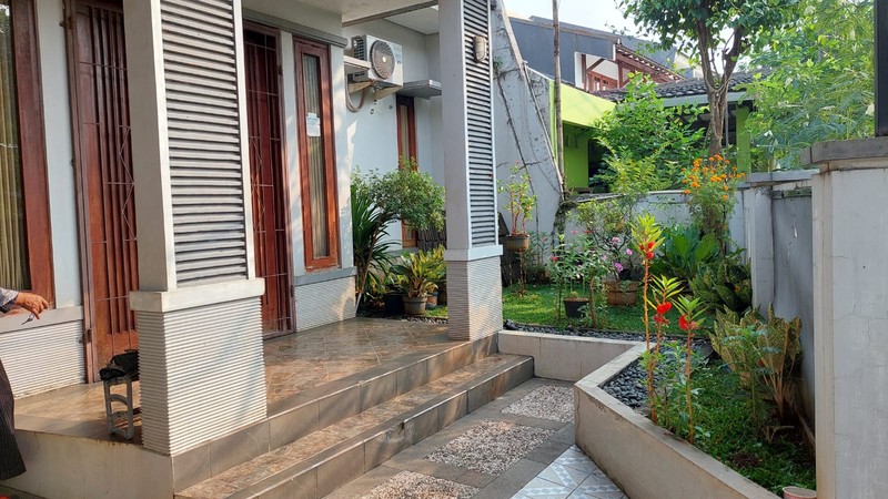 Dijual  Rumah  Siap Huni Dalam Komplek Strategis di Cinere