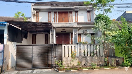 Dijual  Rumah  Siap Huni Dalam Komplek Strategis di Cinere