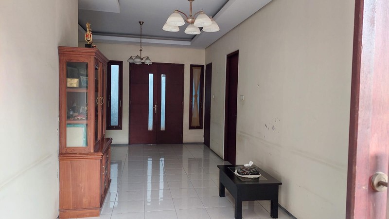 Dijual  Rumah  Siap Huni Dalam Komplek Strategis di Cinere