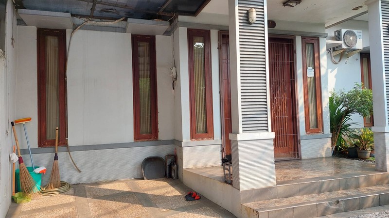 Dijual  Rumah  Siap Huni Dalam Komplek Strategis di Cinere