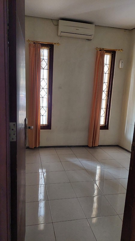 Dijual  Rumah  Siap Huni Dalam Komplek Strategis di Cinere