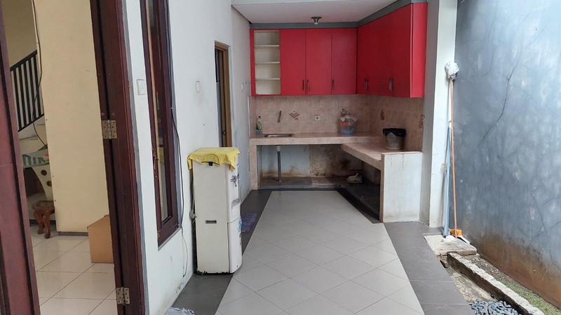 Dijual  Rumah  Siap Huni Dalam Komplek Strategis di Cinere