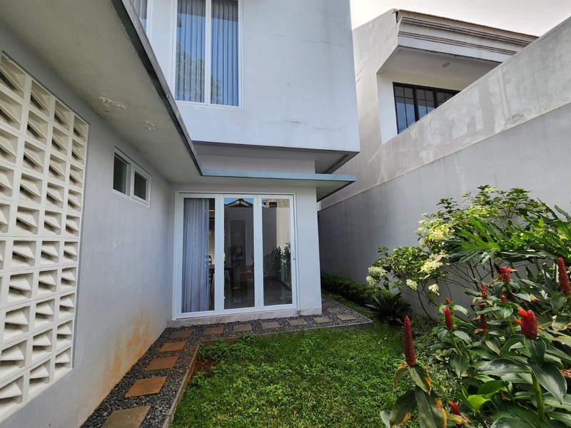 Rumah Dijual Komplek Megapolitan Cinere