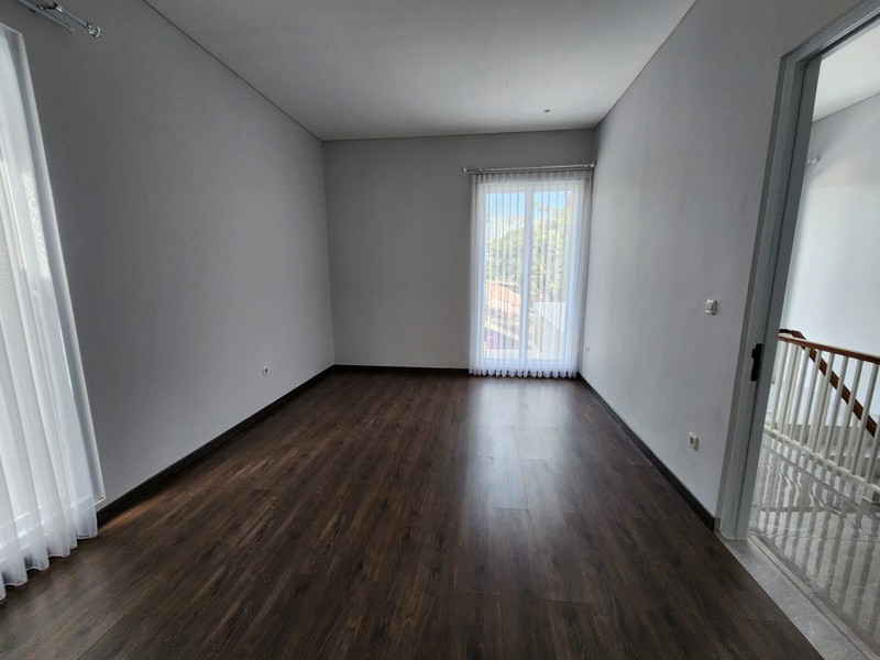 Rumah Dijual Komplek Megapolitan Cinere