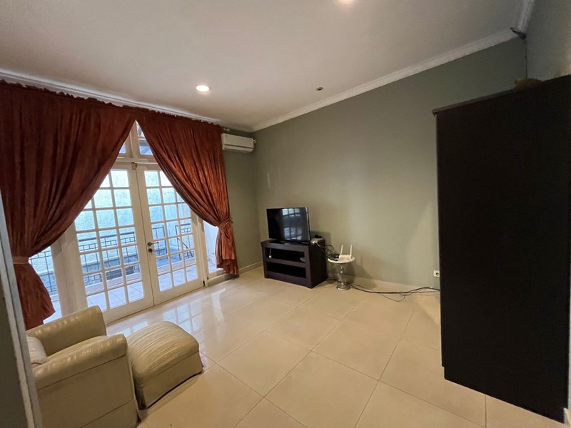 Di jual rumah cantik di kartika alam III pondok indah