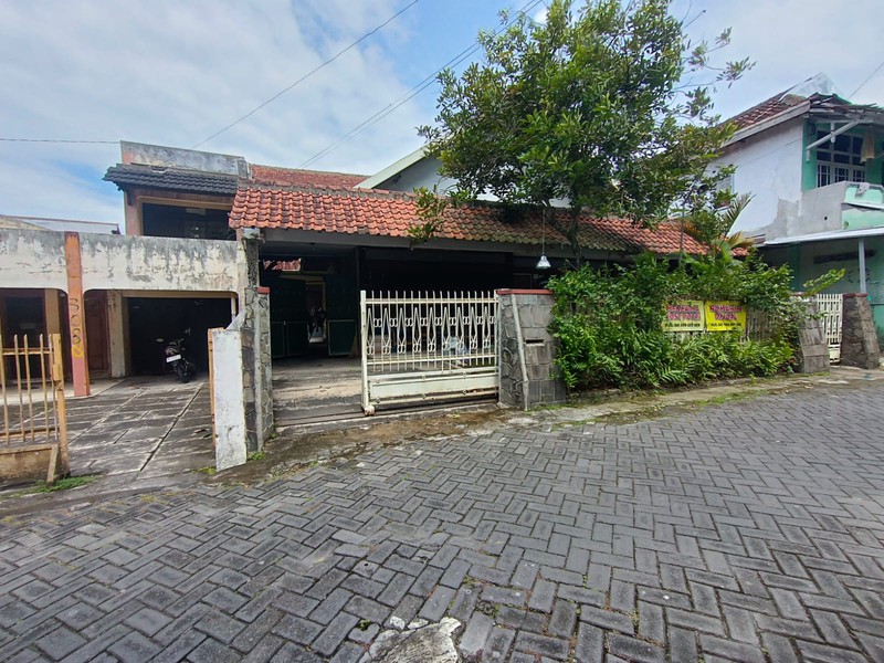 Rumah 2 Lantai Strategis di Samirono Lama, Dekat Kawasan Kampus Terkemuka, Cocok Untuk Kost, Caturtunggal, Depok, Sleman