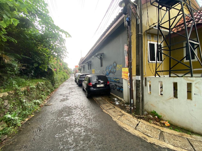 Beji kodja pinggir kampus ui kost 8 kamar persis pagar ui