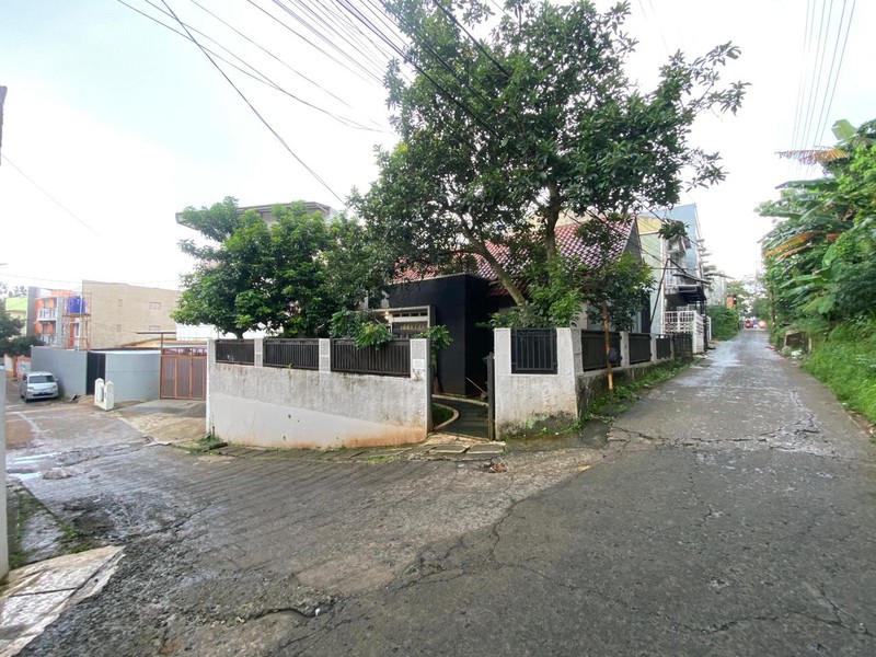 Beji kodja pinggir kampus ui kost 8 kamar persis pagar ui