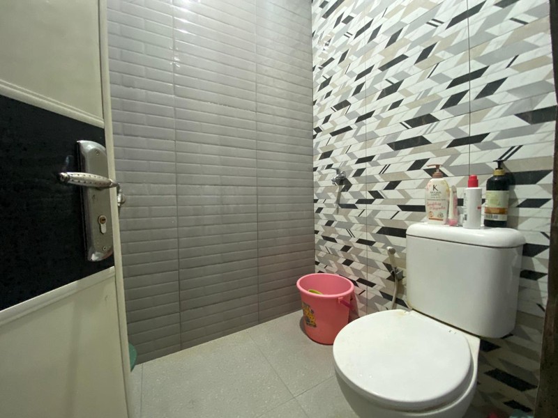 Beji kodja pinggir kampus ui kost 8 kamar persis pagar ui