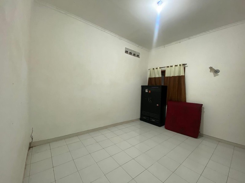 Beji kodja pinggir kampus ui kost 8 kamar persis pagar ui