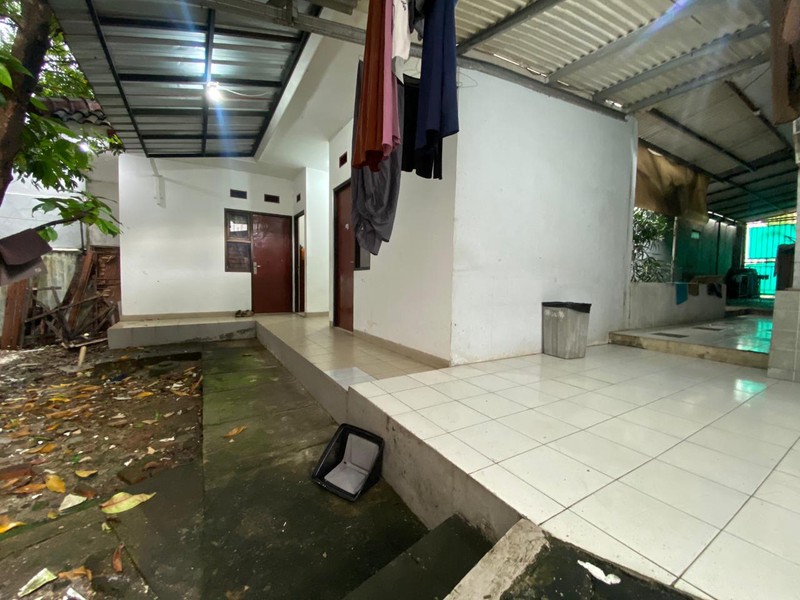 Beji kodja pinggir kampus ui kost 8 kamar persis pagar ui