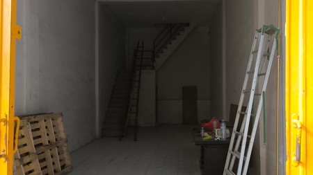 DISEWAKAN GUDANG SENTRA PERDAGANGAN JALAN TEH SURABAYA KOTA LAMA SURABAYA PUSAT 