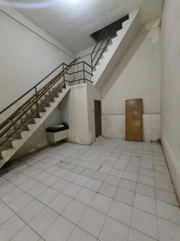 DISEWAKAN GUDANG SENTRA PERDAGANGAN JALAN TEH SURABAYA KOTA LAMA SURABAYA PUSAT 