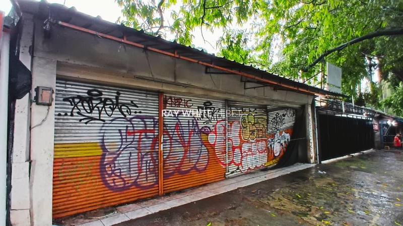 Tanah & Bangunan SHM di Sultan Iskandar Muda, Jakarta Selatan