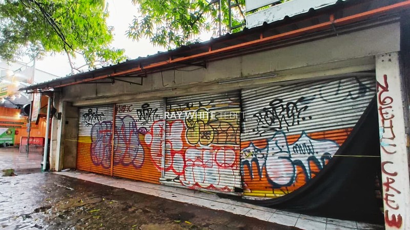 Tanah & Bangunan SHM di Sultan Iskandar Muda, Jakarta Selatan