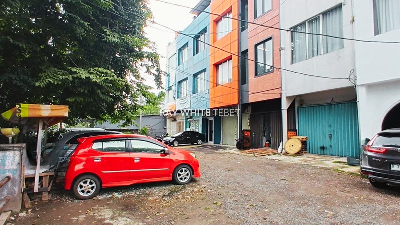 Dijual Melalui Lelang - Ruko 3 Lantai di Pejaten Raya, Jakarta Selatan
