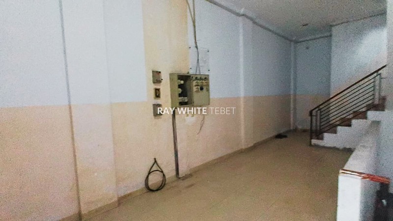 Dijual Melalui Lelang - Ruko 3 Lantai di Pejaten Raya, Jakarta Selatan