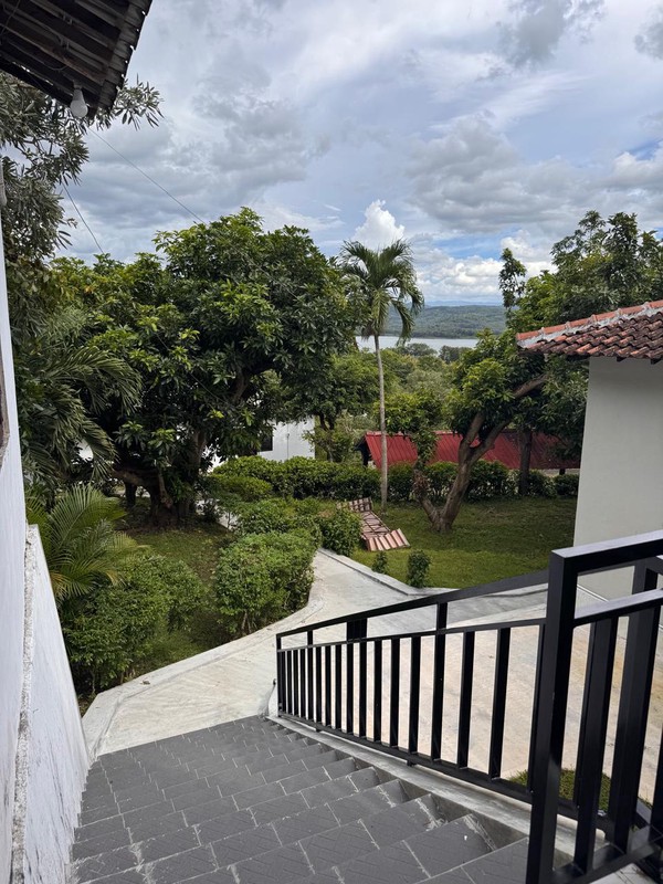 Peluang Investasi Hotel Aktif Strategis Tepat di Depan Objek Wisata Waduk Gajah Mungkur, Sendang, Wonogiri, Jawatengah