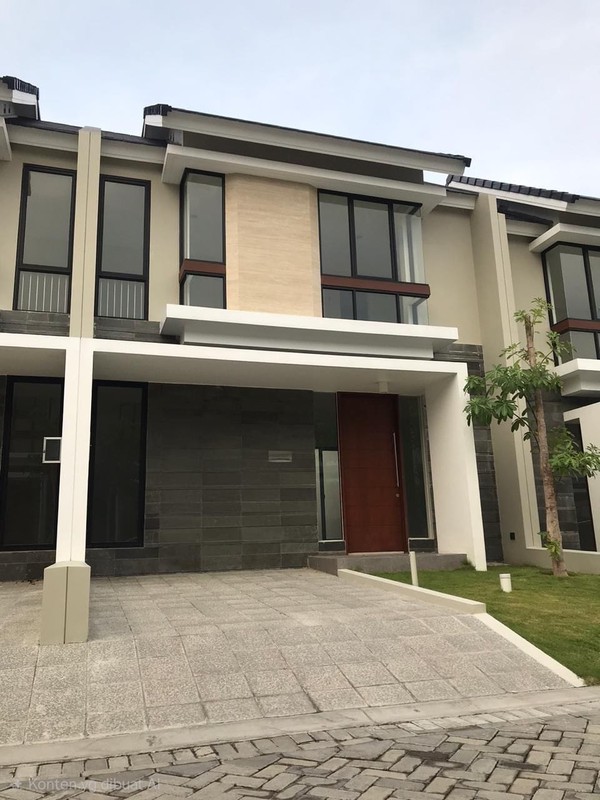 Disewakan Rumah 2 Lantai Northwest Lake Citraland Surabaya  