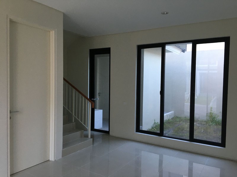 Disewakan Rumah 2 Lantai Northwest Lake Citraland Surabaya  